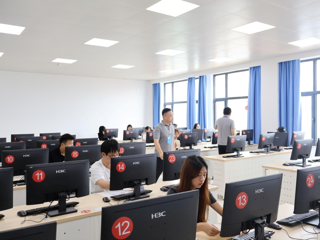 青岛市首届“技能新星”职业技能大赛物流与货运代理赛项在我校圆满落幕，信息技术咨询赋能赛事创新